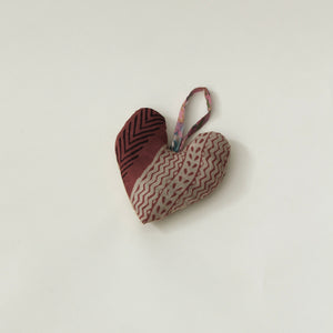 
                  
                    SUSTAIN vintage silk heart, small
                  
                