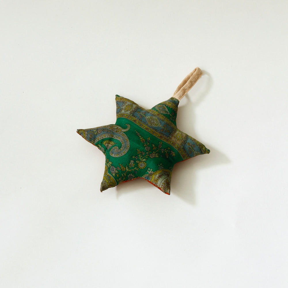 
                  
                    SUSTAIN vintage silk star, small
                  
                