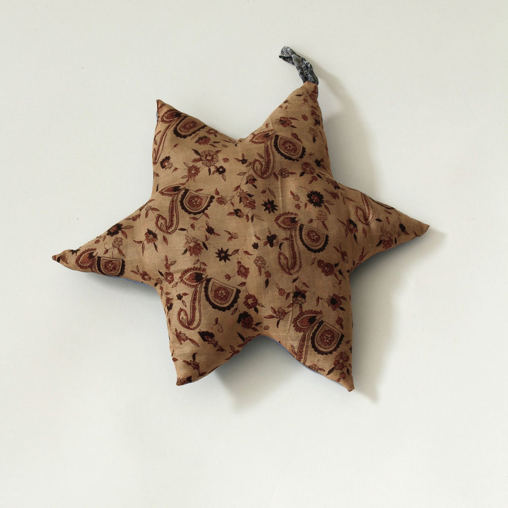 
                  
                    SUSTAIN vintage silk star, medium
                  
                